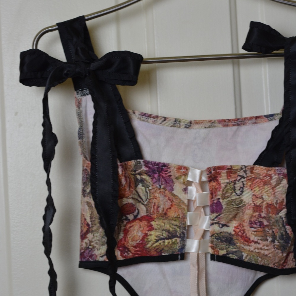 Floral Crop Top - Picture 3 of 9